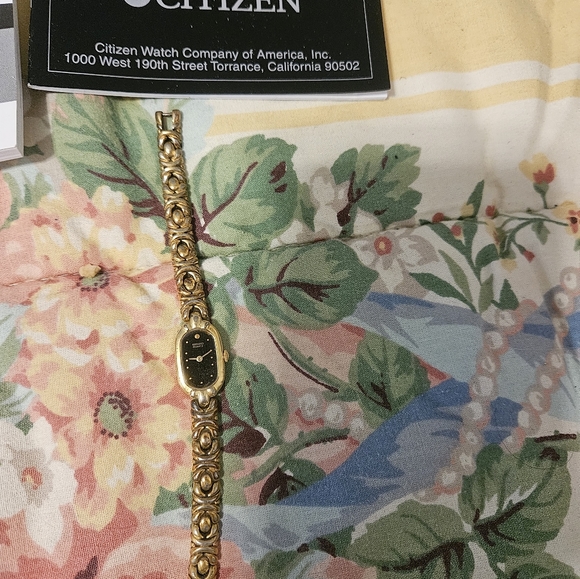 Bundle of used watches,untested.2 Citizen w/books,2 Aigner,etc. - Picture 2 of 16